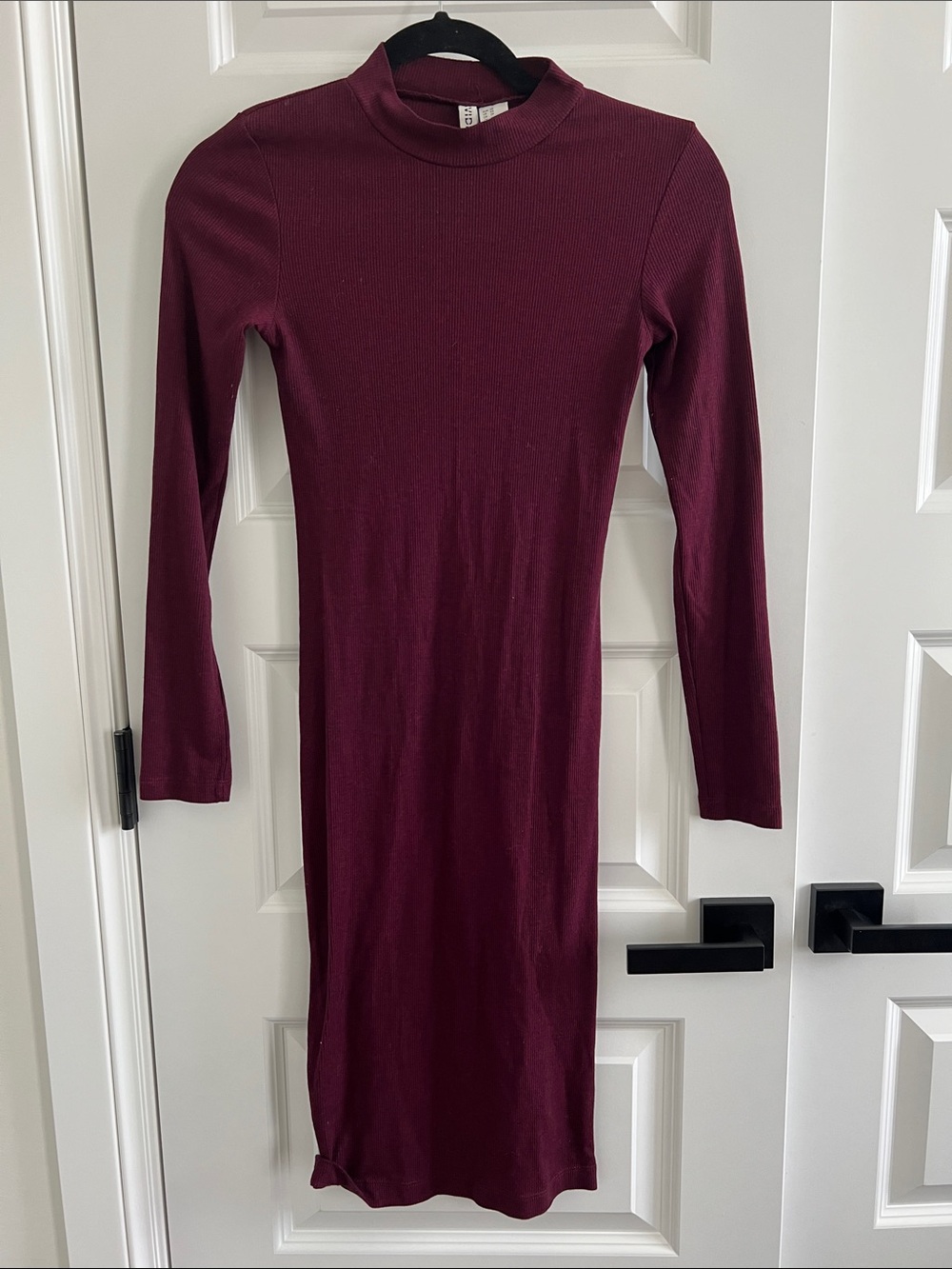 H&M Long Sleeve Ribbed Mock Neck Dress in Burgundy